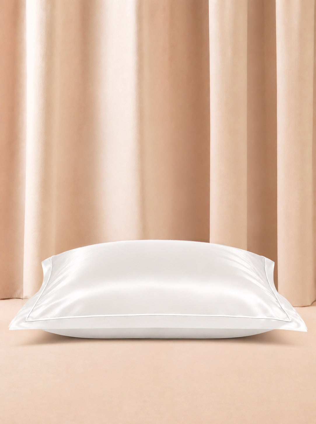 La Taie d'Oreiller en Soie Blanc Crème