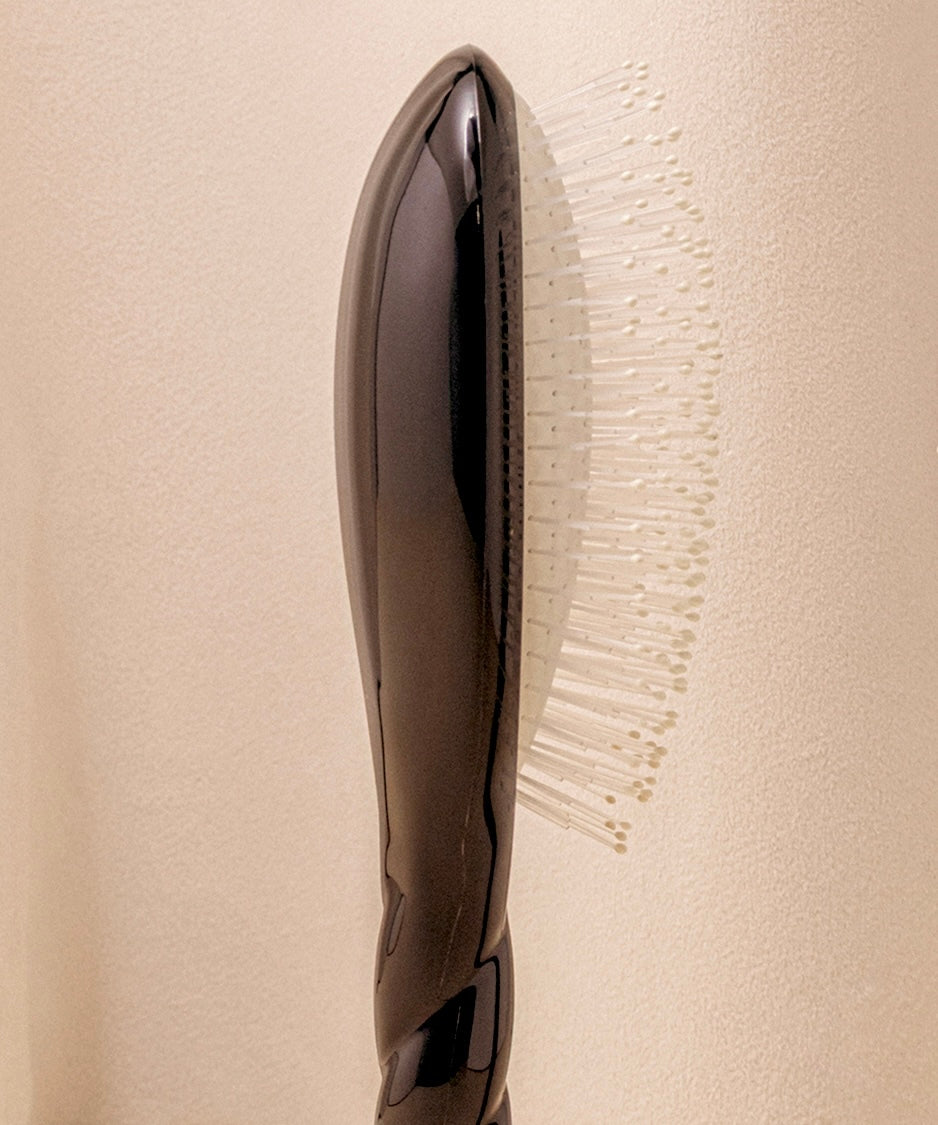 Black Edition N.04 The Massaging Detangling HairBrush The Miracle