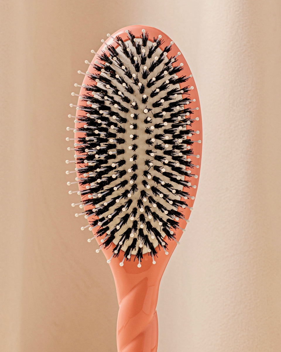 N.03 La Brosse Cuir Chevelu Sensible l'Indispensable Douceur Corail