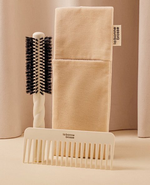 'Hair Brush’ Round Pouch Creamy White - Image 3