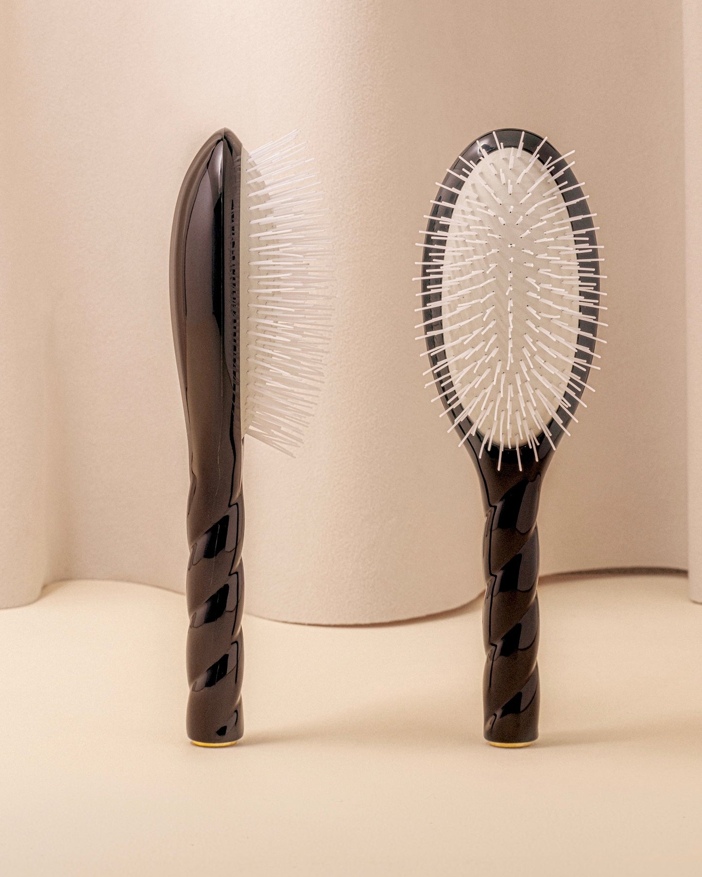 Black Édition N.07 La Brosse Démêlante & Stimulante l'Intense