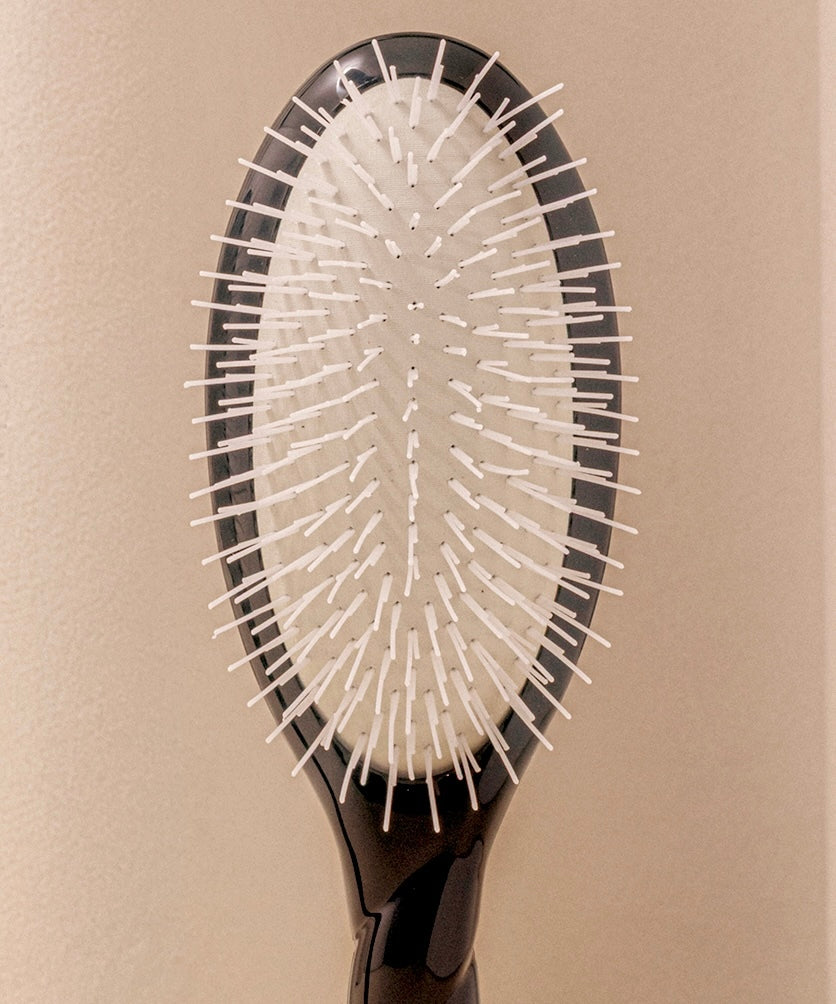 Black Édition N.07 La Brosse Démêlante & Stimulante l'Intense