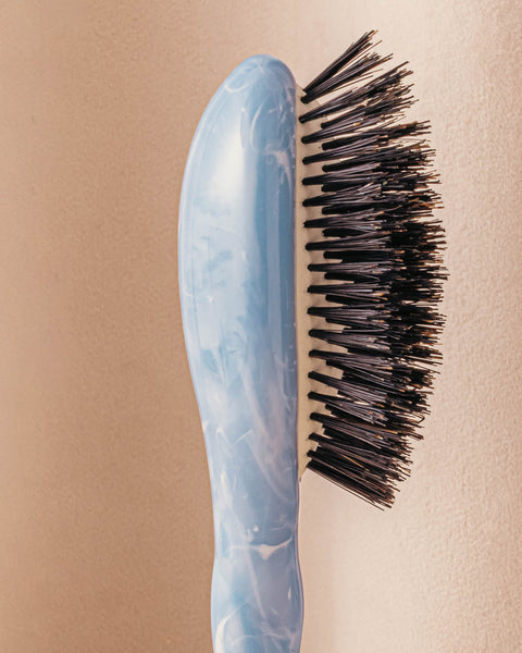 Roseanna x La Bonne Brosse N.01 The Small Shine & Care The Universal Hairbrush Blue Tie & Dye  - Image 3