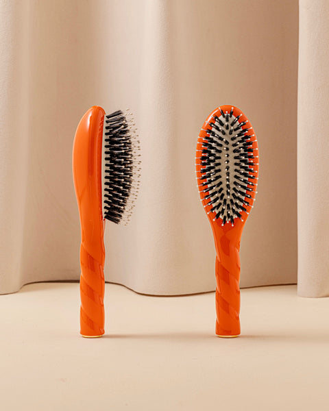 Limited Edition N.03 The Little Sensitive Scalp Brush the Essential Softness Seventies Orange - Image 1