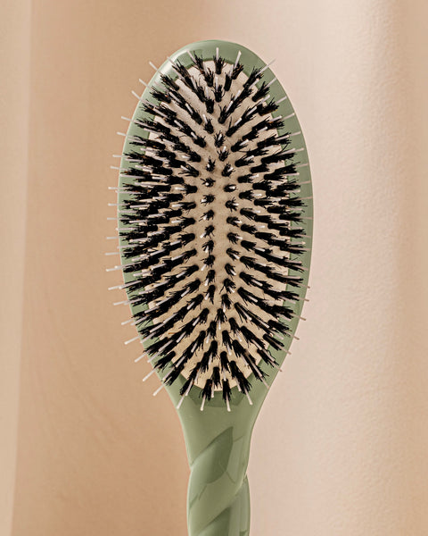 N.02 The Care & Detangling Hair Brush THE ESSENTIAL Almond Green - Image 3