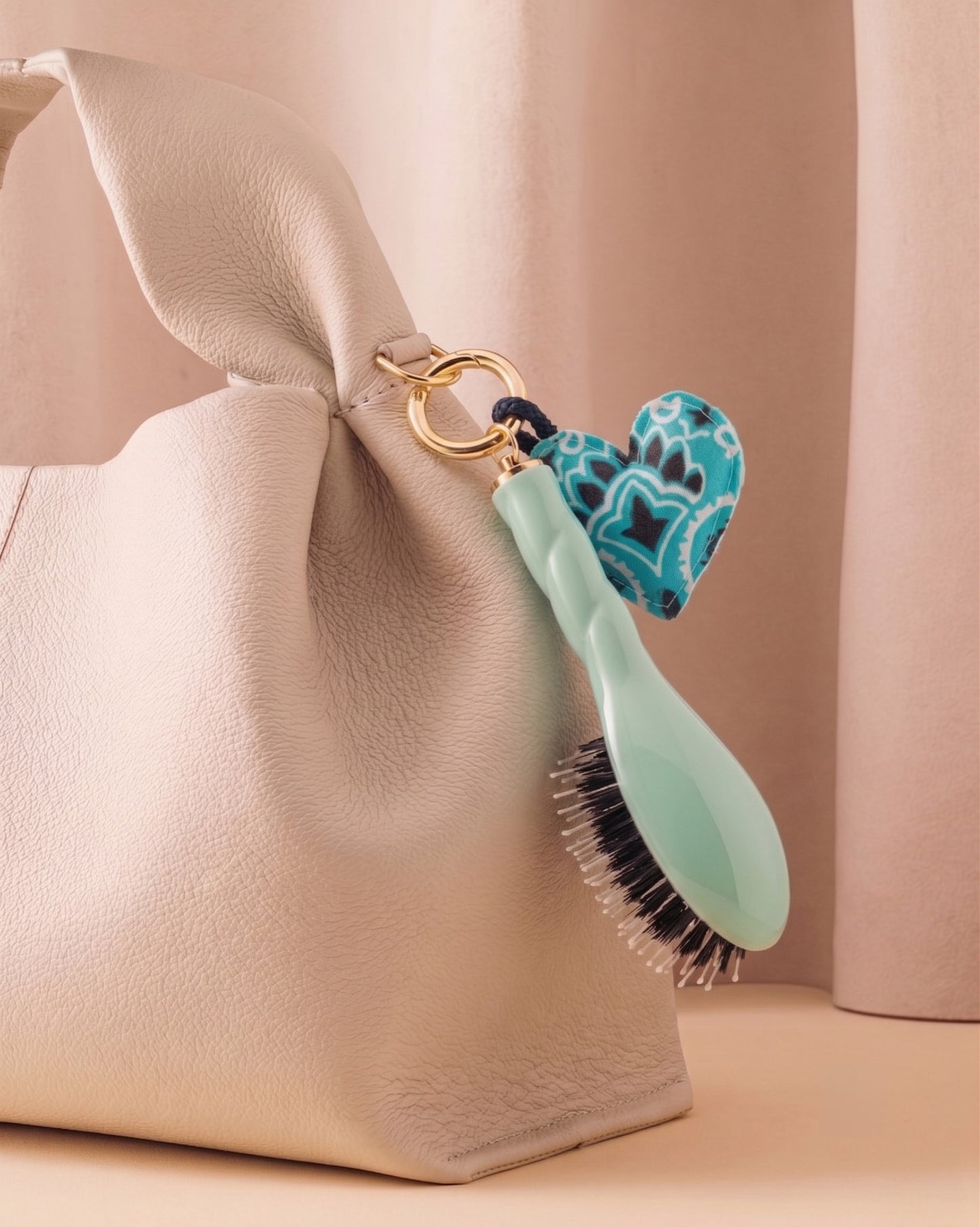 Call It By Your Name x La Bonne Brosse Duo : Micro Brush N.03 Lagoon Blue and its Charm