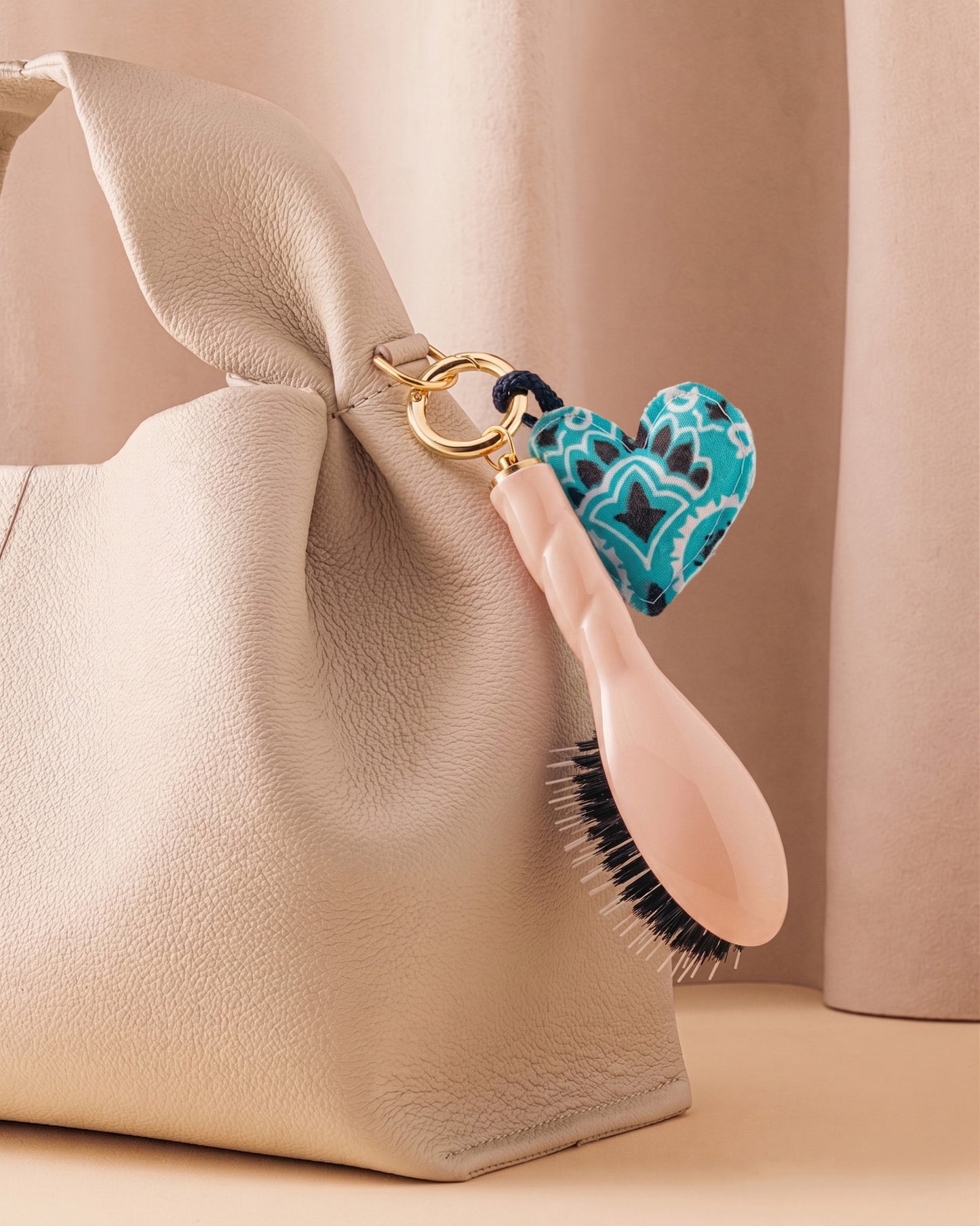 Call It By Your Name x La Bonne Brosse Duo: Powder Pink Micro Brush N.02 and its Charm