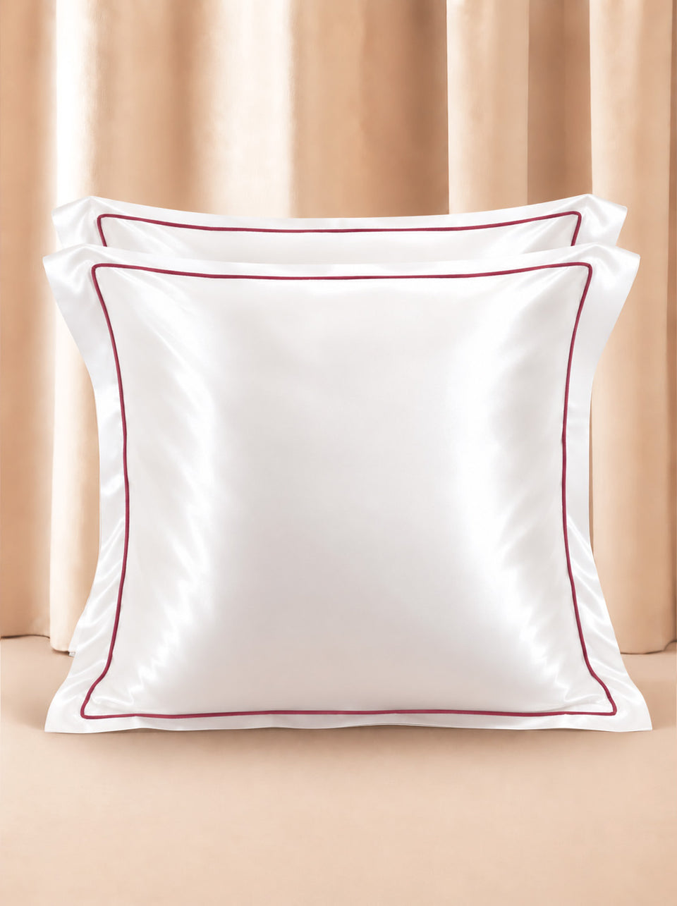Le Set de 2 Taies d'Oreiller en Soie Rouge Cerise