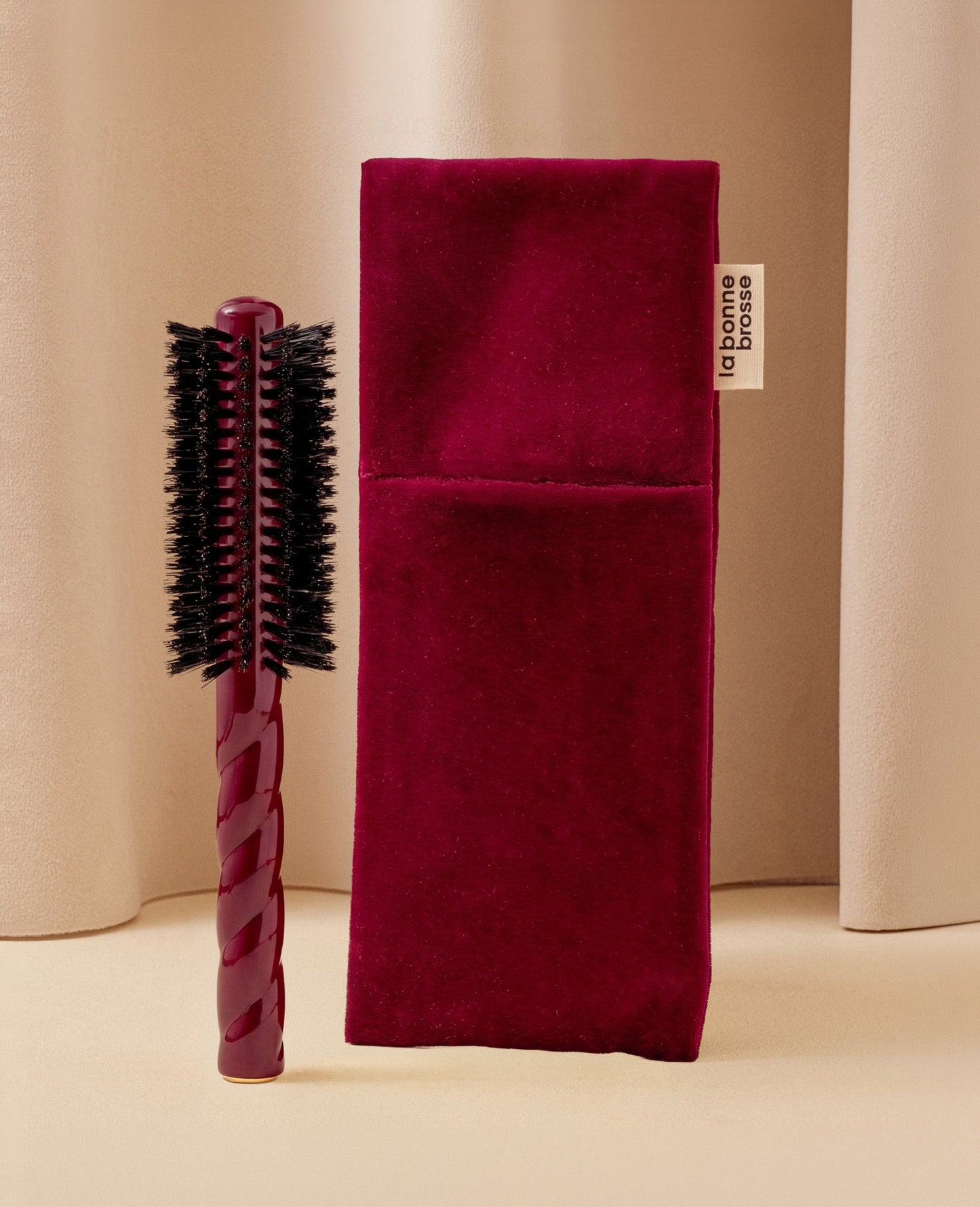'HairBrush’ Round Pouch Cherry Red