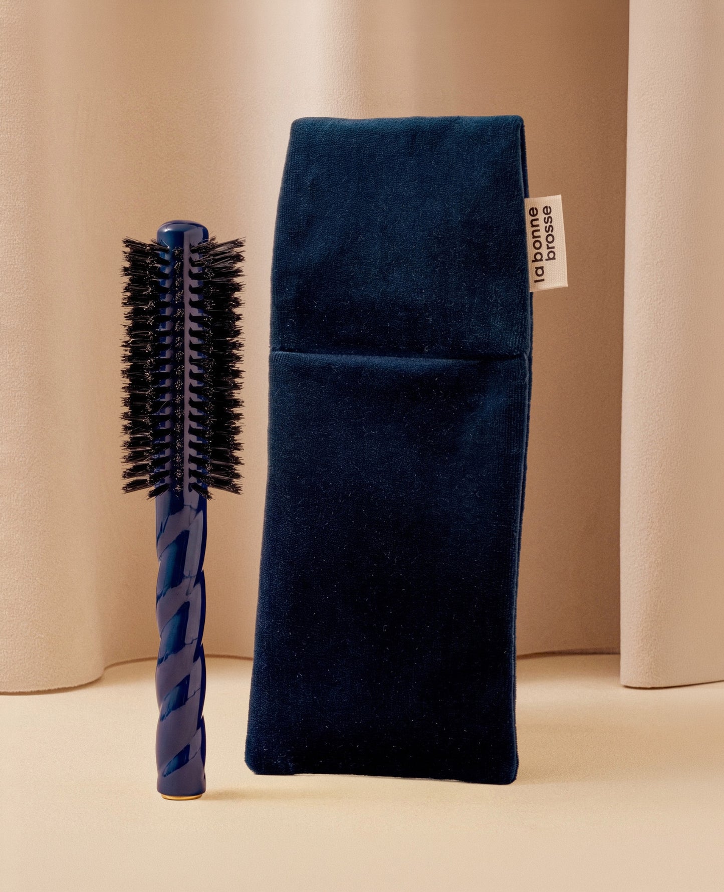 'Hair Brush’ Round Pouch Blueberry