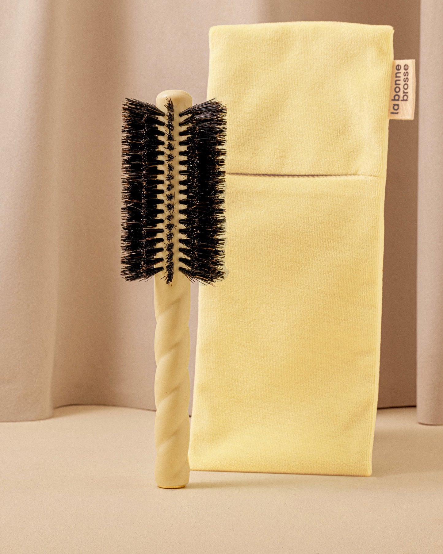 La Pochette "Brosse Ronde" Ivoire Cair