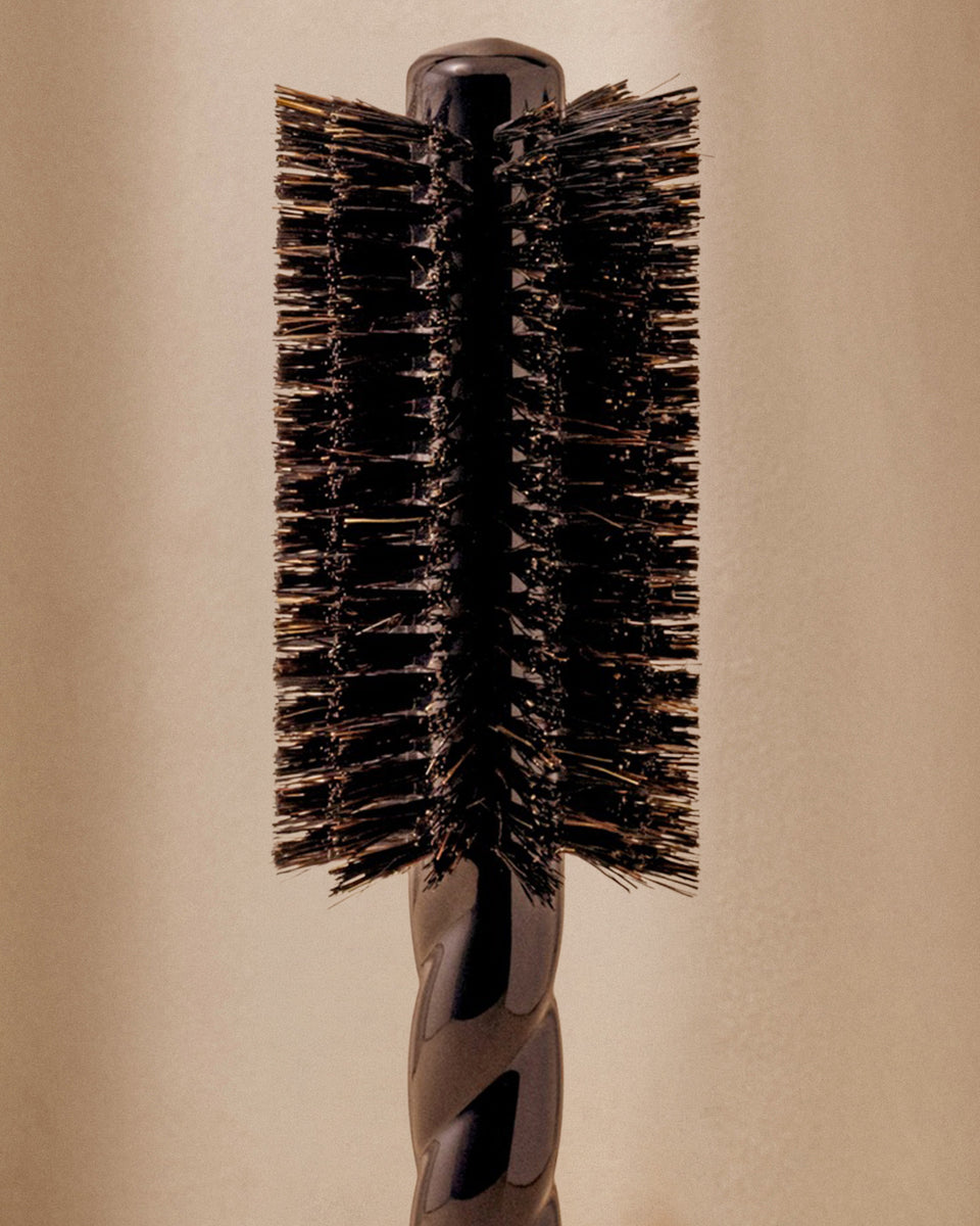 Black Edition N.08 The Round Blowout HairBrush Length & Movement