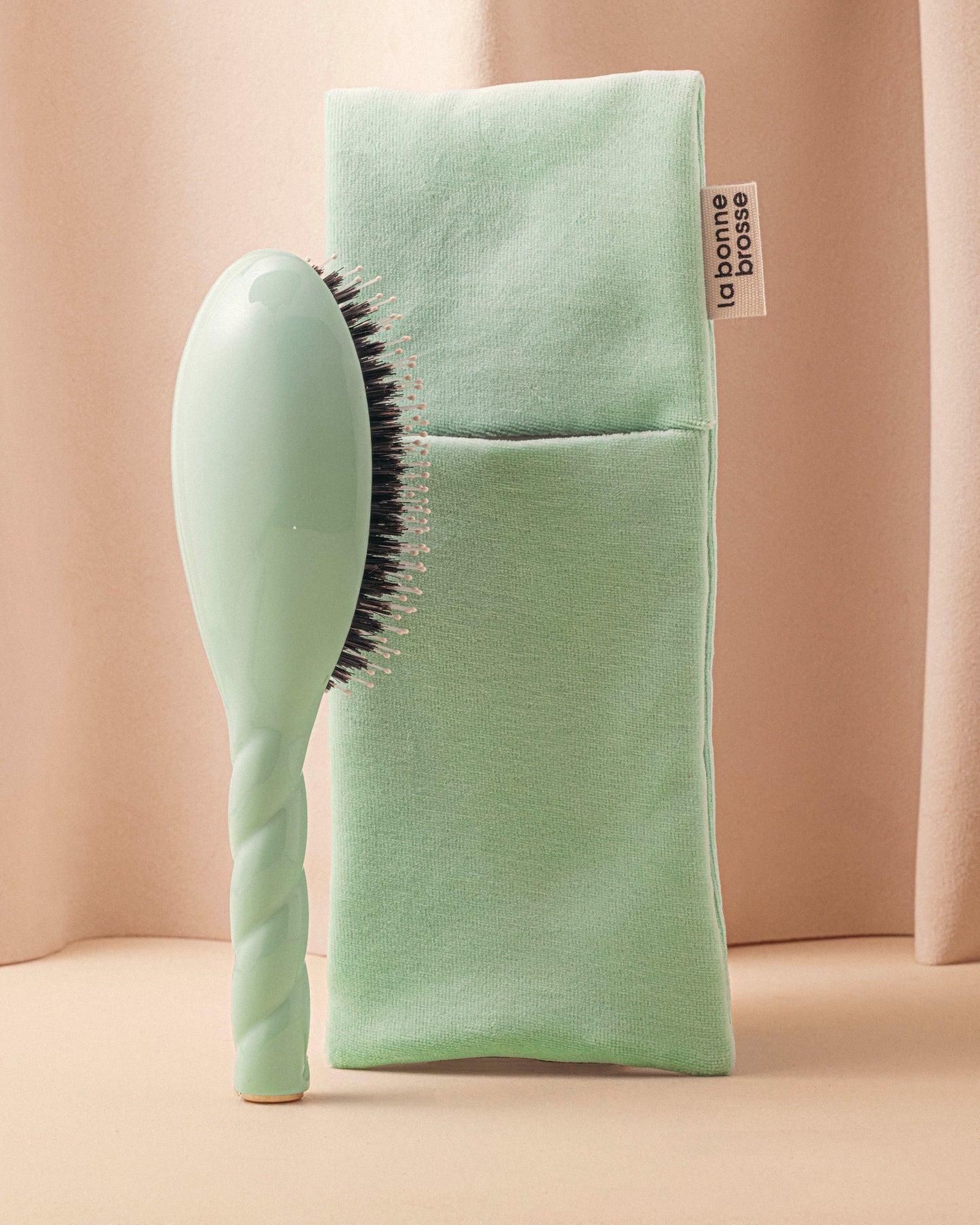Dúo: La Bonne Brosse y su Funda Edición Limitada Azul Laguna