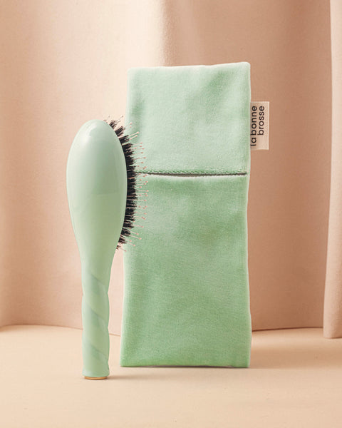 Duo: The Small Brush and its Pouch Limited Edition Lagoon Blue - Image 1