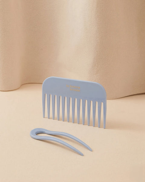 Duo : Le Petit Peigne Large et son Pic à Chignon Bleu Ciel - Image 1