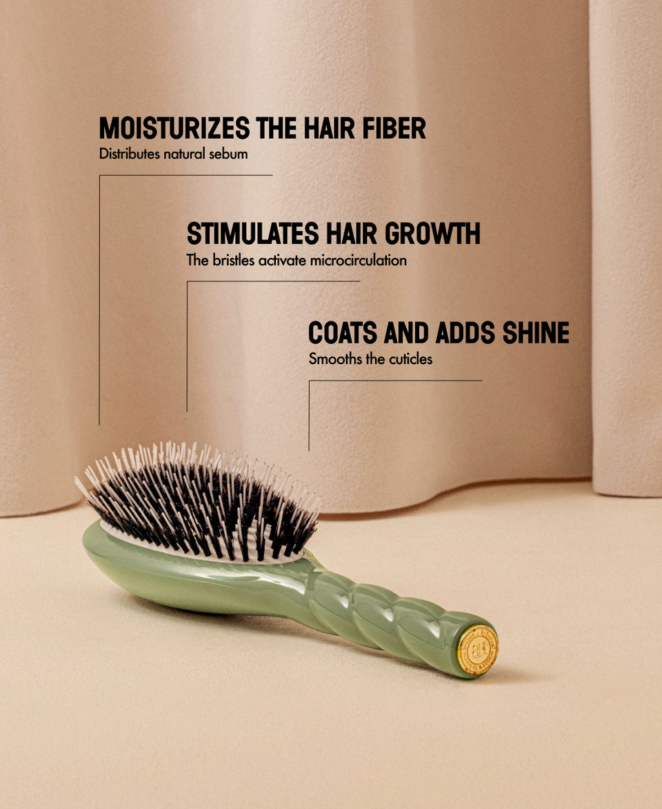N.02 The Care & Detangling HairBrush The Essential Almond Green