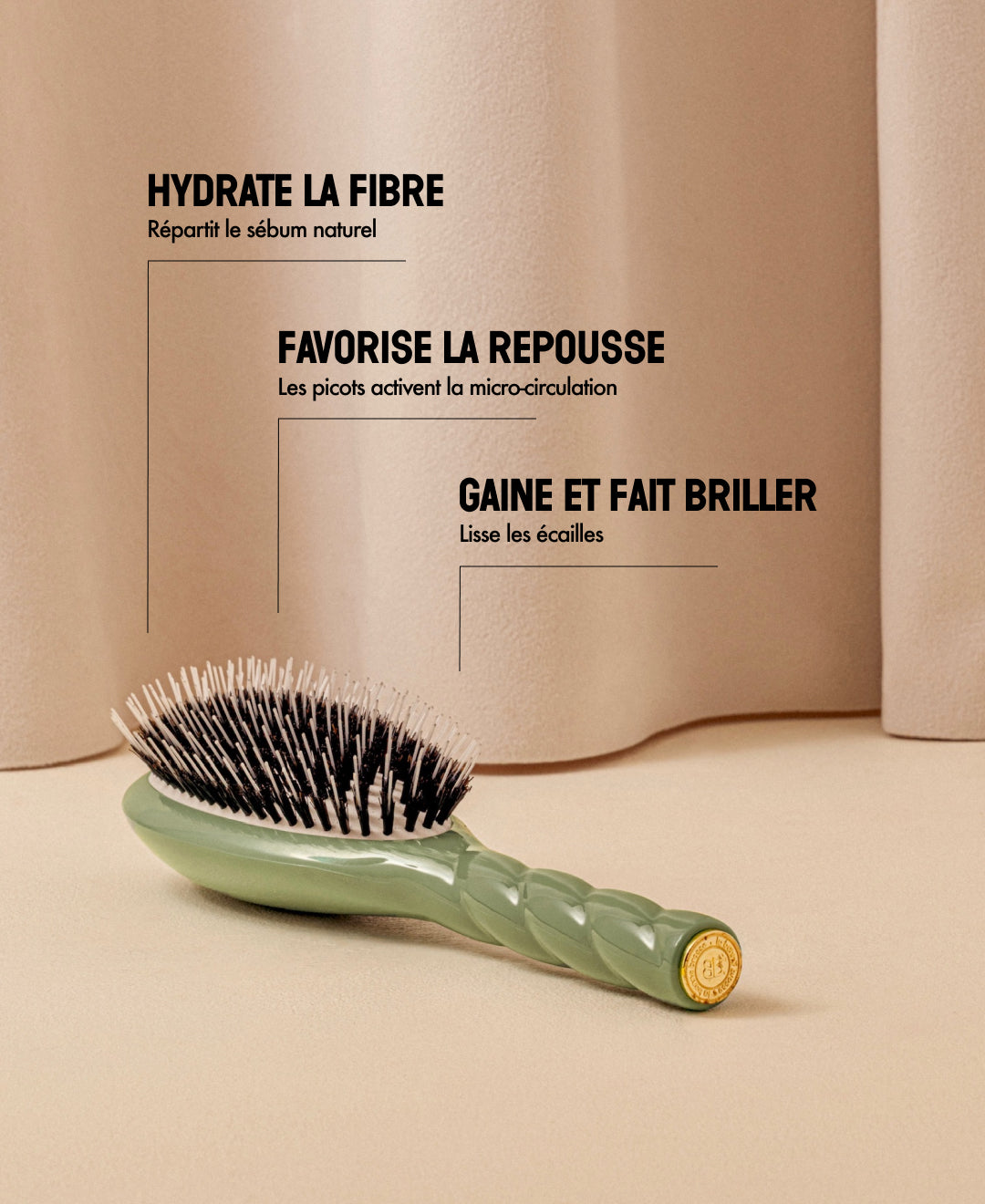 N.02 The Care & Detangling HairBrush The Essential Almond Green