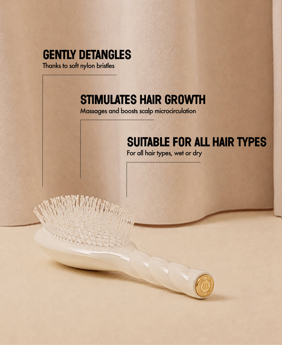 N.04 The Massaging Detangling HairBrush The Miracle Cream White