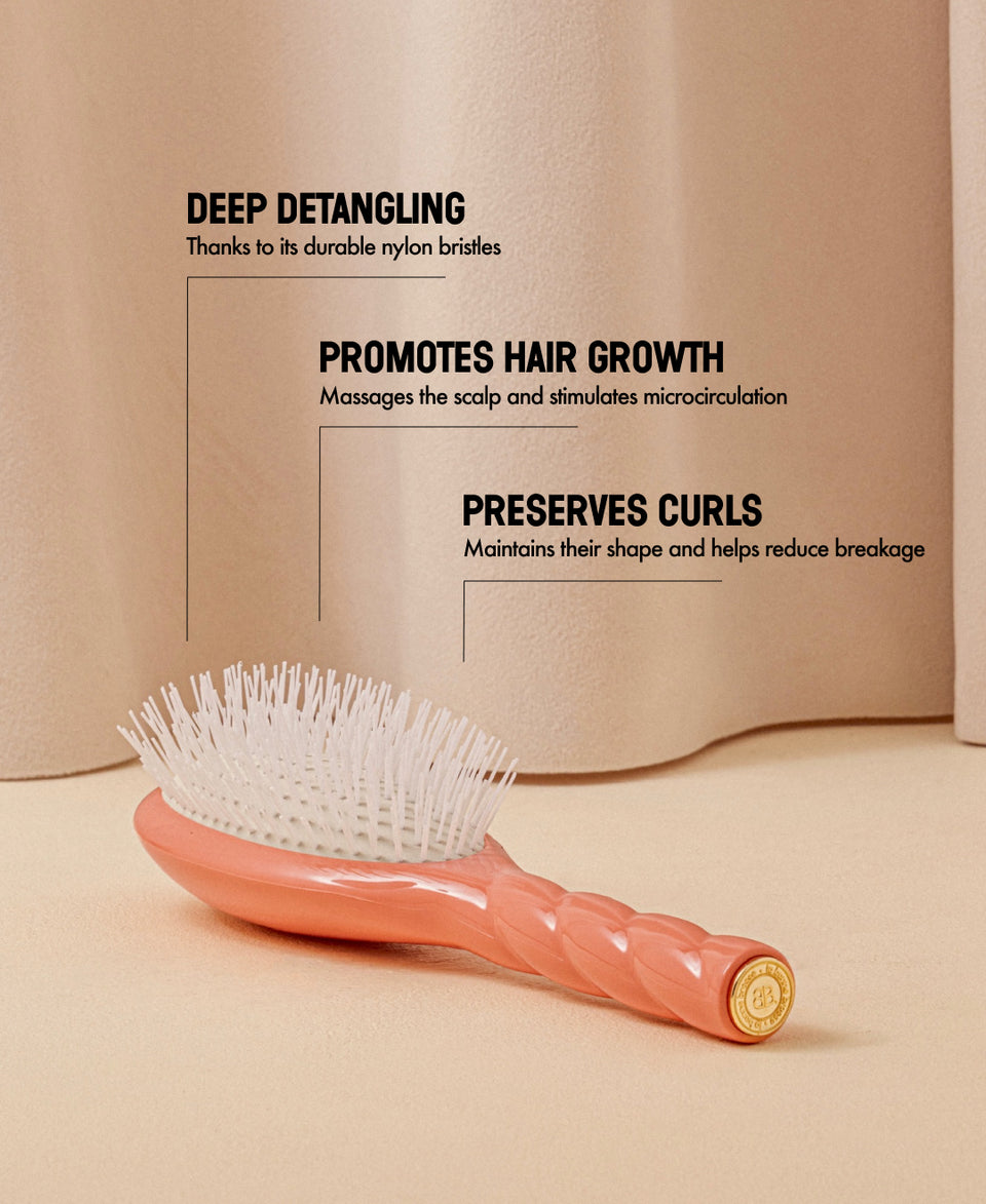 N.07 The Stimulating & Detangling HairBrush The Intense Coral