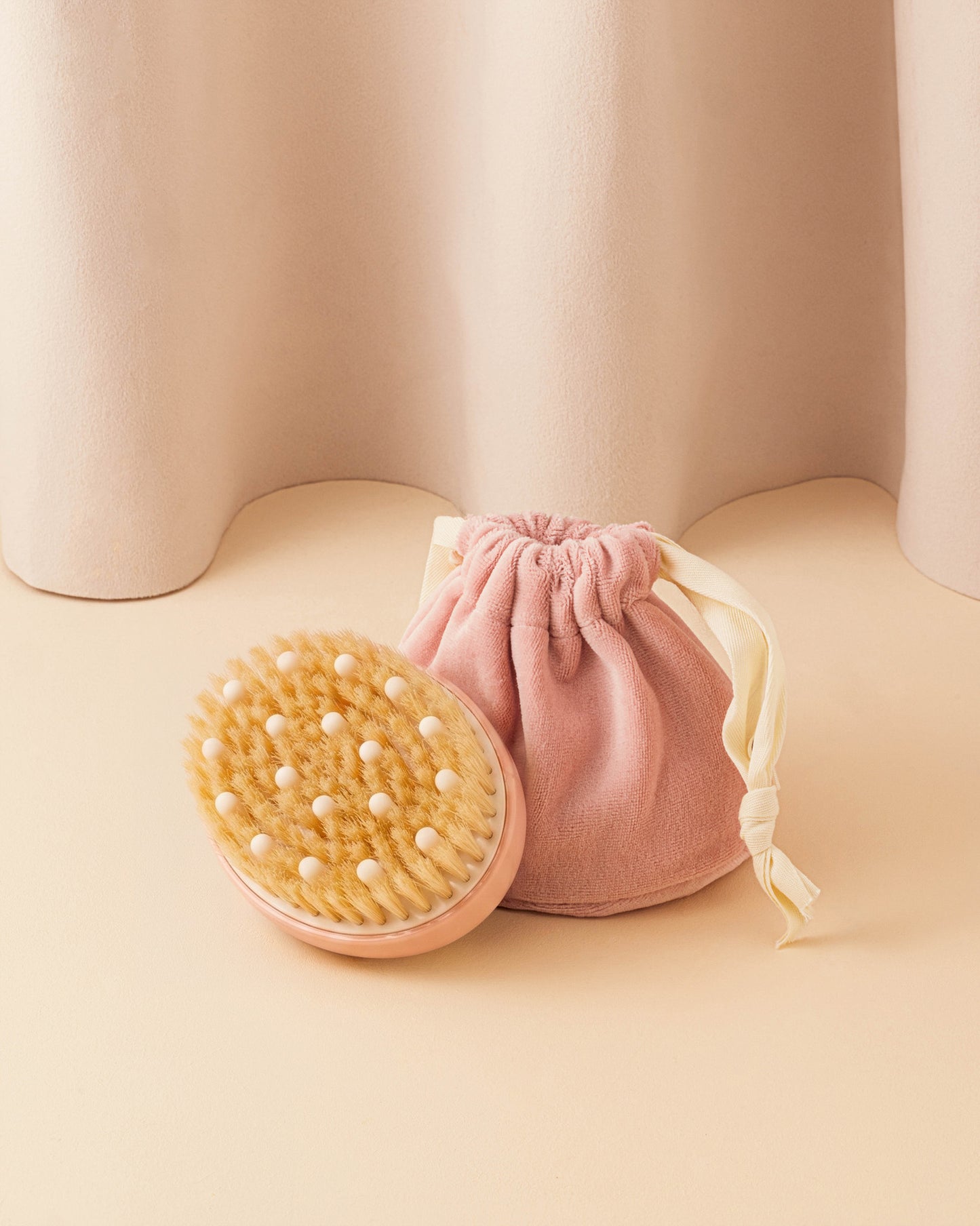 Duo : N.02 La Brosse Corps Peaux Normales et sa Bourse Rose Poudré