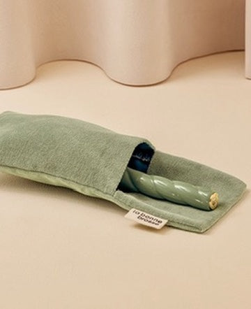 N.04 The Massaging Detangling Hair Brush Almond Green