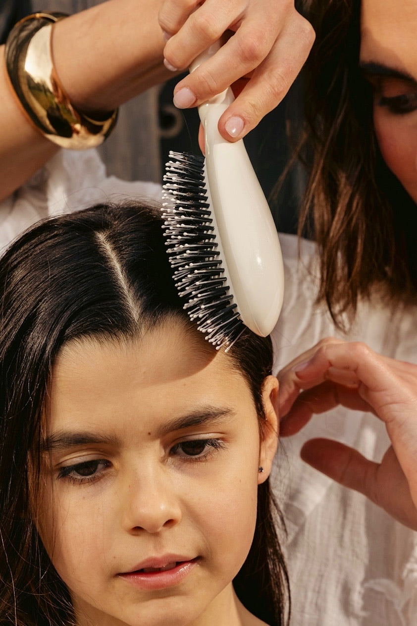 N.03 The Gentle Scalp Care Hair Brush The Essential Softness Creamy White