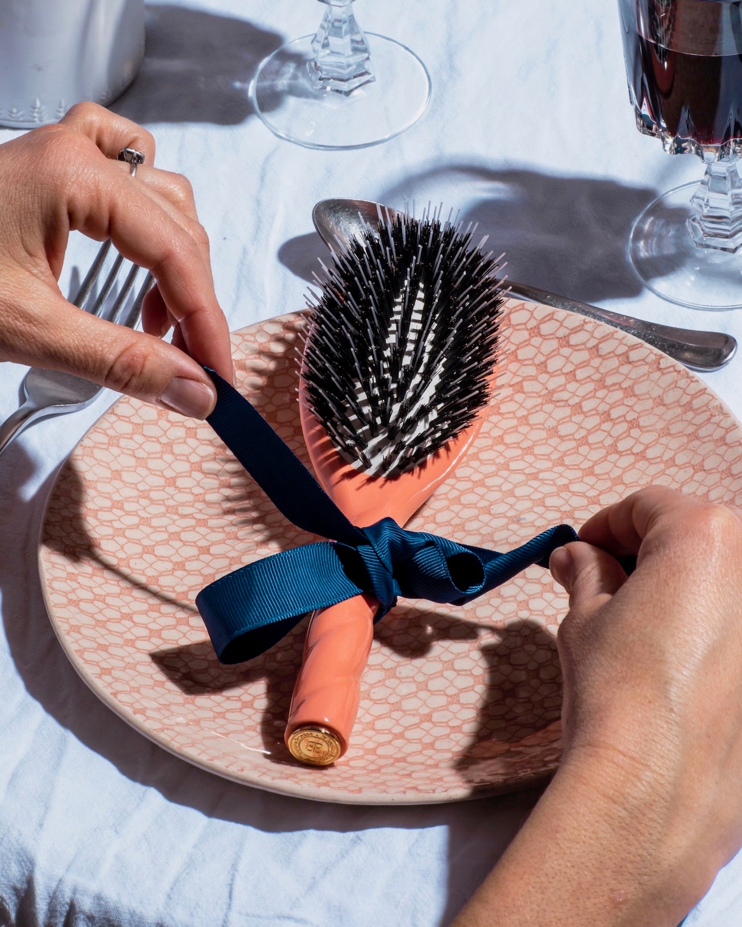 N.02 The Care & Detangling Hair Brush THE ESSENTIAL Coral
