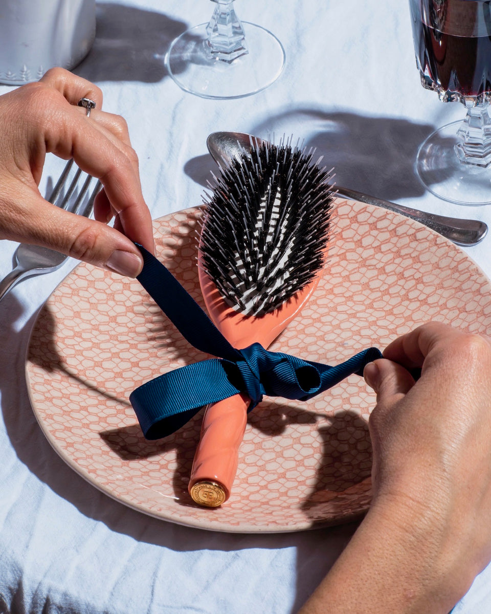 N.02 The Care & Detangling Hair Brush The Essential Coral