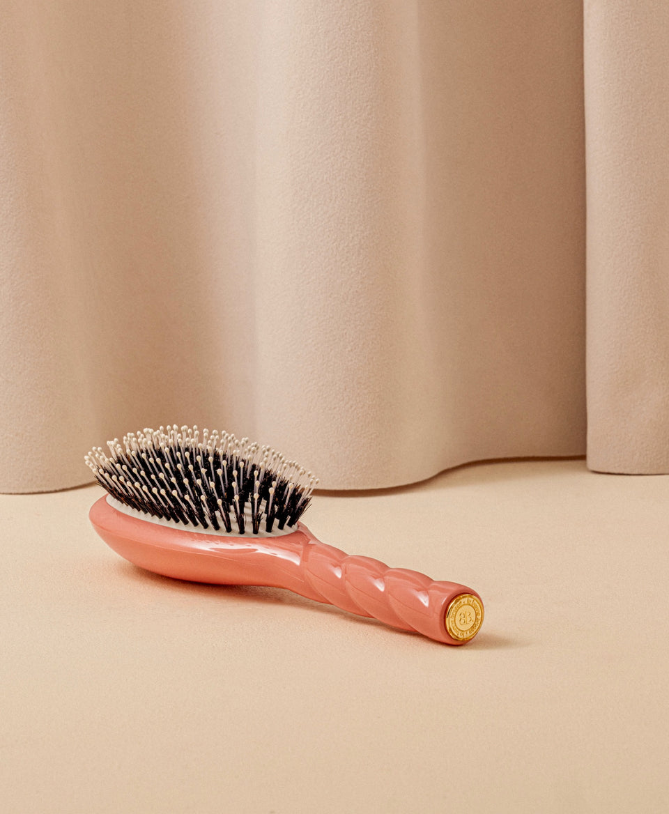 N.03 The Gentle Scalp Care Hair Brush The Essential Softness Coral