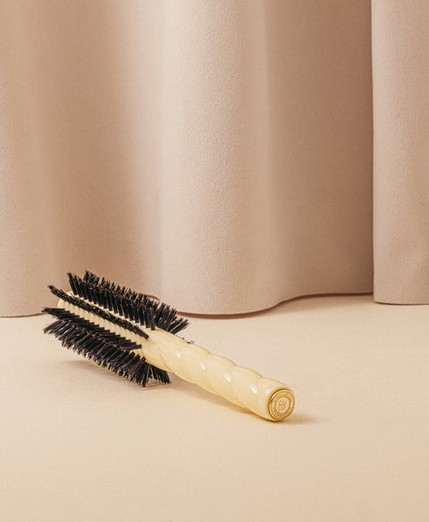 N.05 The Round Blowout HairBrush Volume & Style Ivory Cair - Image 2