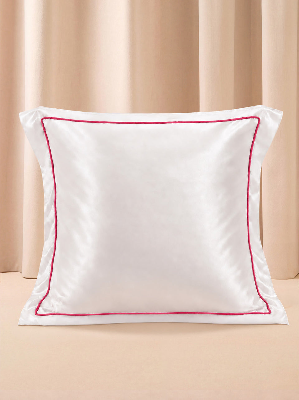 La Taie d'Oreiller en Soie Rouge Cerise
