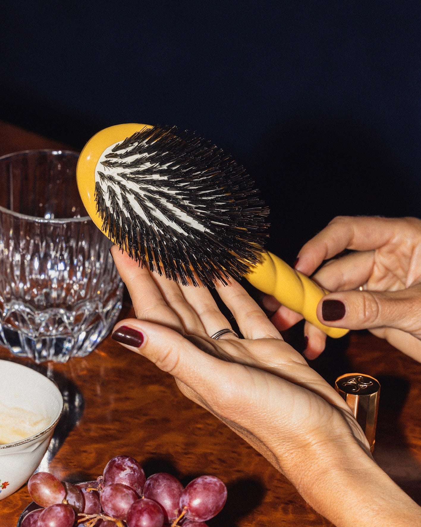 N.01 The Shine & Care Hair Brush THE UNIVERSAL Saffron Yellow