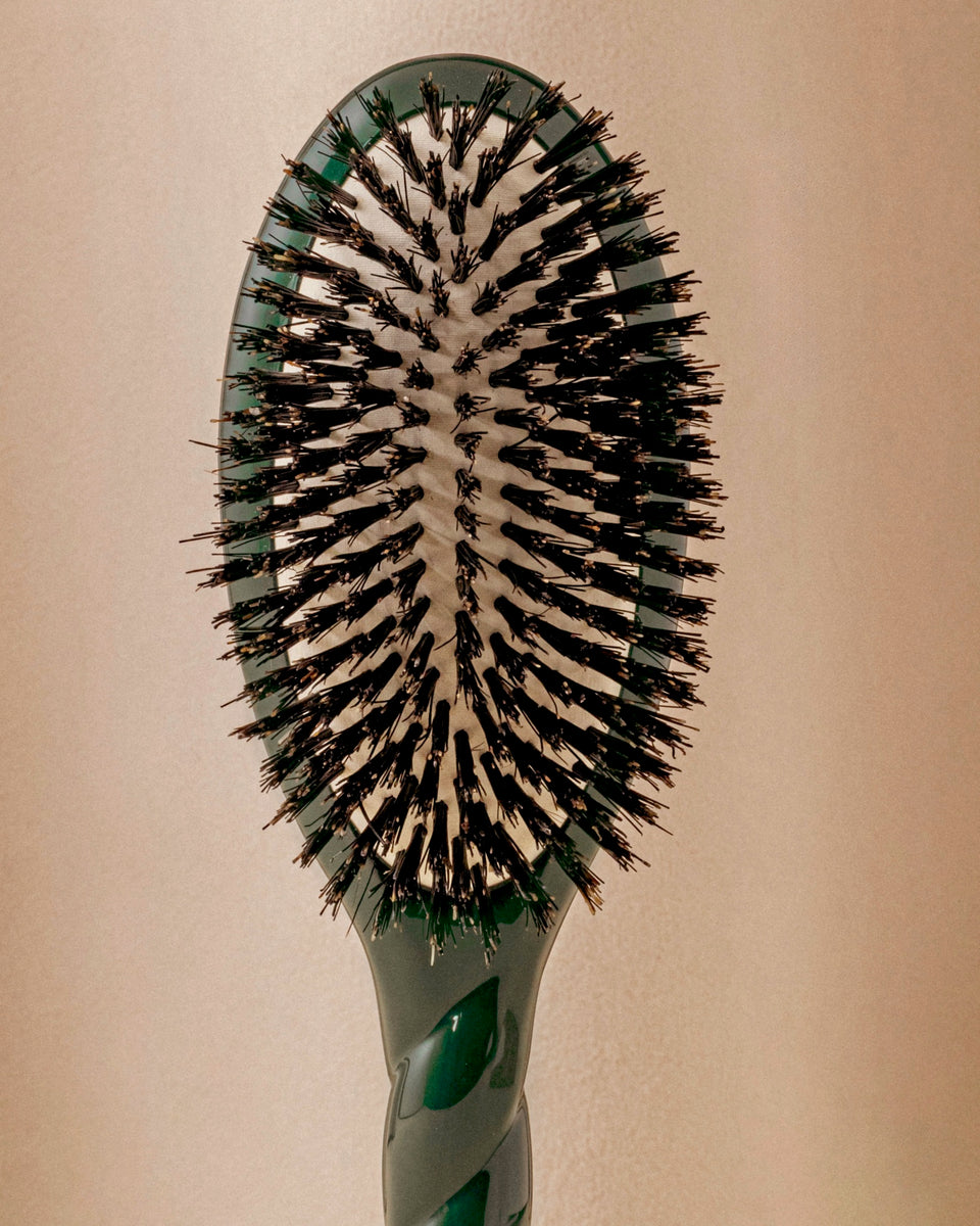 N.01 Shine & Care The Universal Brush Emerald Green