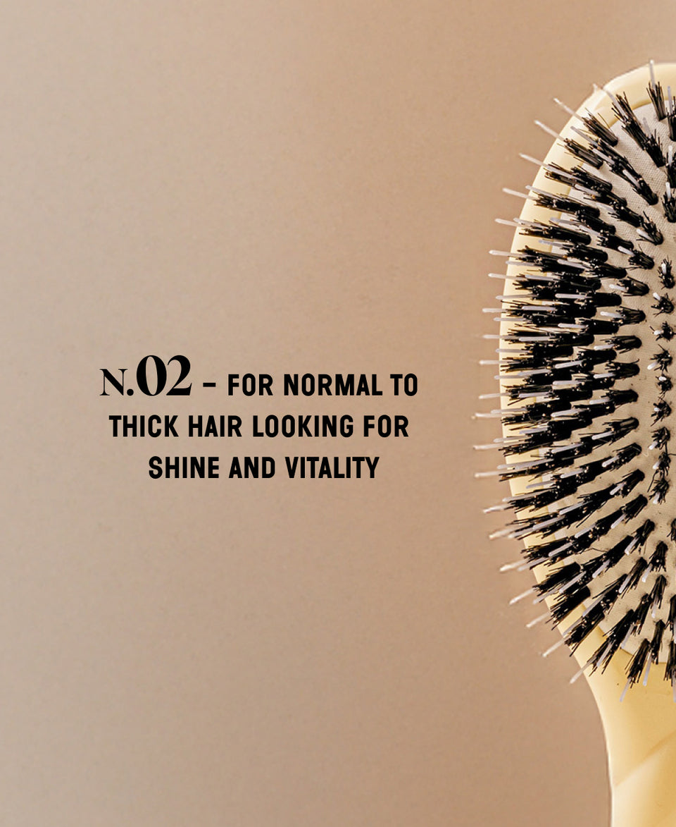 N.02 The Care & Detangling HairBrush The Essential Ivory Cair