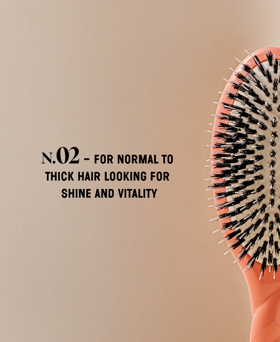 N.02 The Care & Detangling HairBrush The Essential Coral