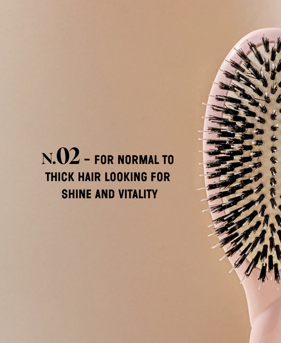 N.02 The Care & Detangling HairBrush The Essential Pink