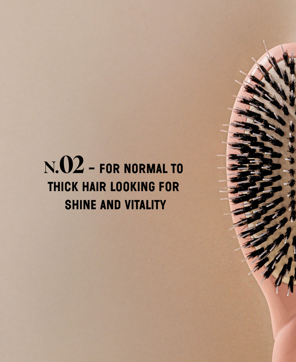 N.02 The Detangling & Care Brush The Essential Powder Pink