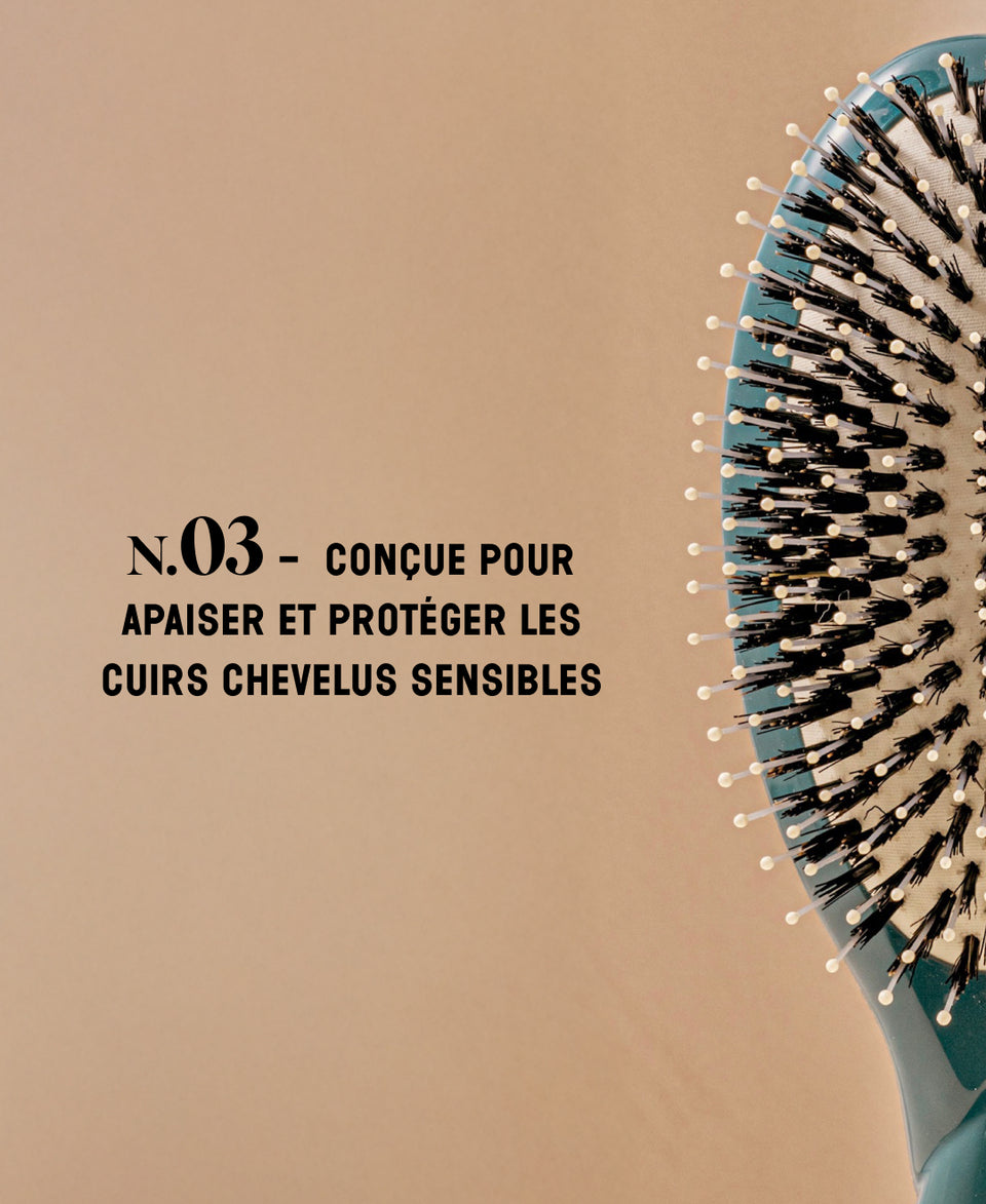 N.03 La Brosse Cuir Chevelu Sensible l'Indispensable Douceur Bleu Encre