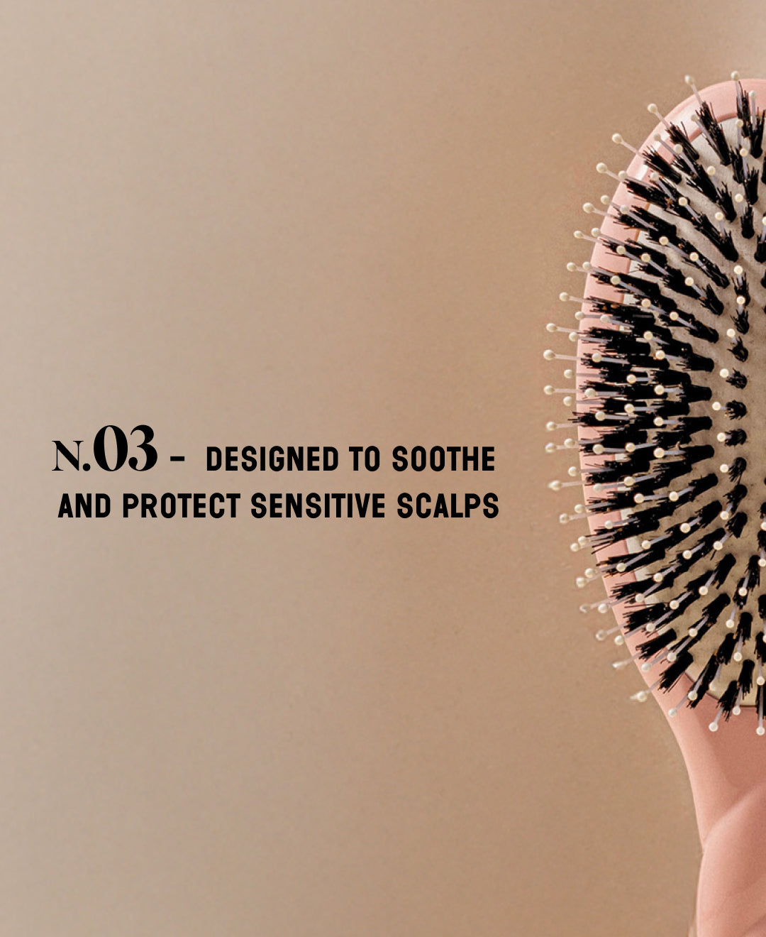 N.03 The Sensitive Scalp Brush the Essential Softness Powder Pink