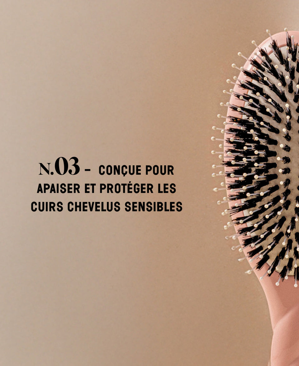 N.03 La Brosse Cuir Chevelu Sensible l'Indispensable Douceur Rose Poudré