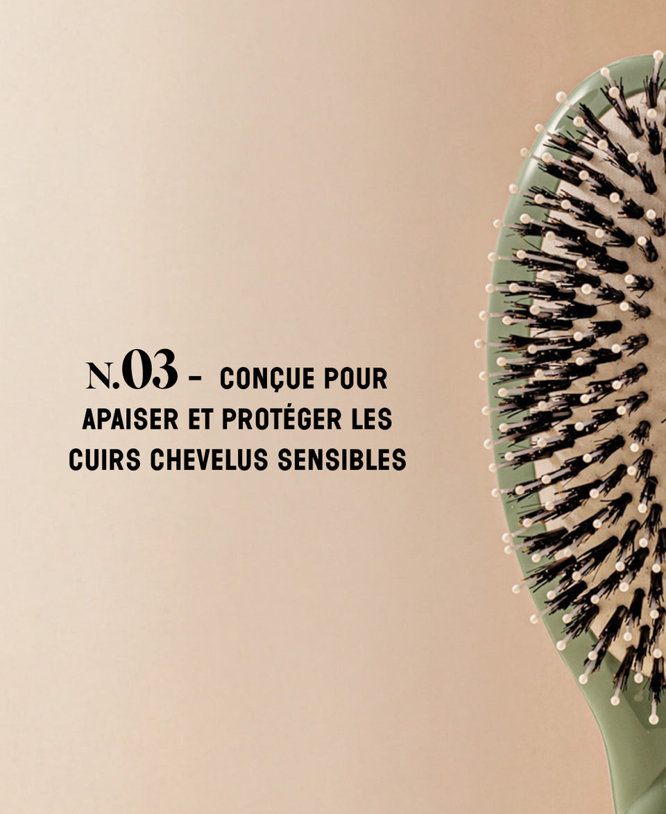 N.03 La Brosse Cuir Chevelu Sensible l'Indispensable Douceur Vert Amande