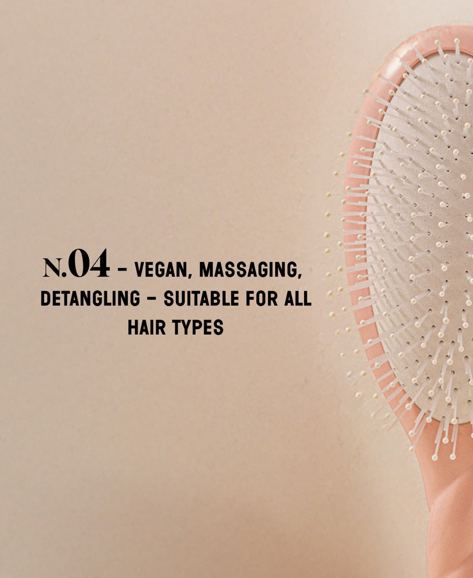 N.04 The Detangling and Massaging Brush The Powder Pink Miracle