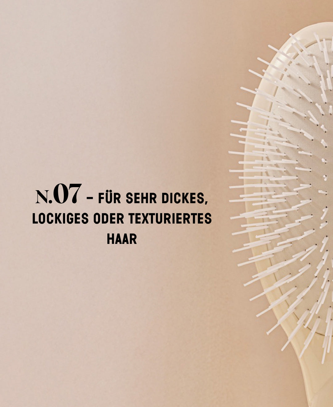 N.07 The Stimulating & Detangling HairBrush The Intense Cream White