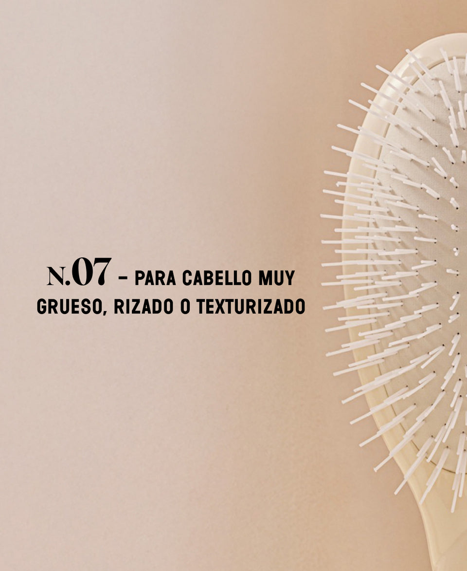 N.07 El Intenso Desenredante y Estimulante Cepillo Blanco Crema