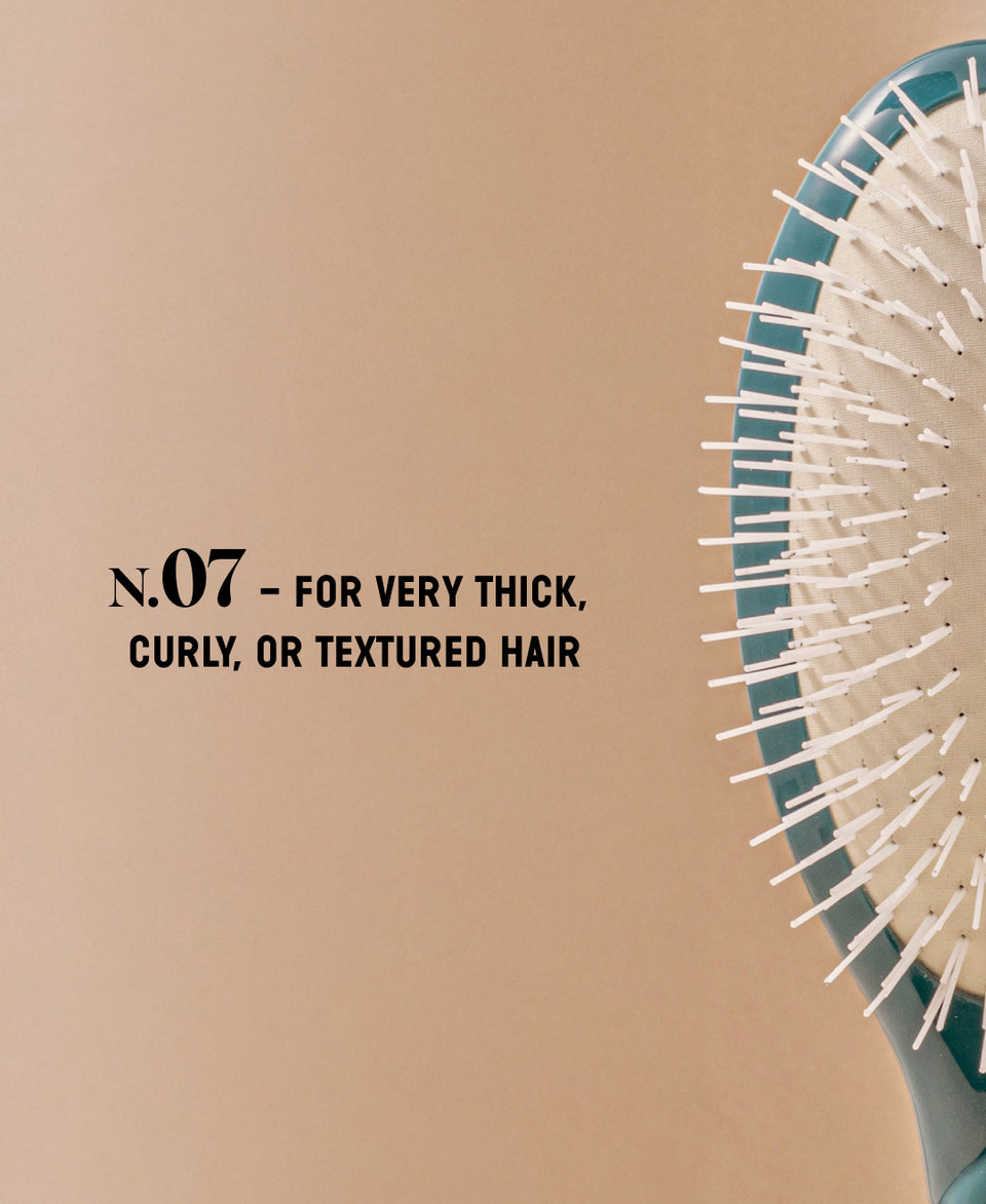 N.07 The Stimulating & Detangling HairBrush The Intense Ink Blue