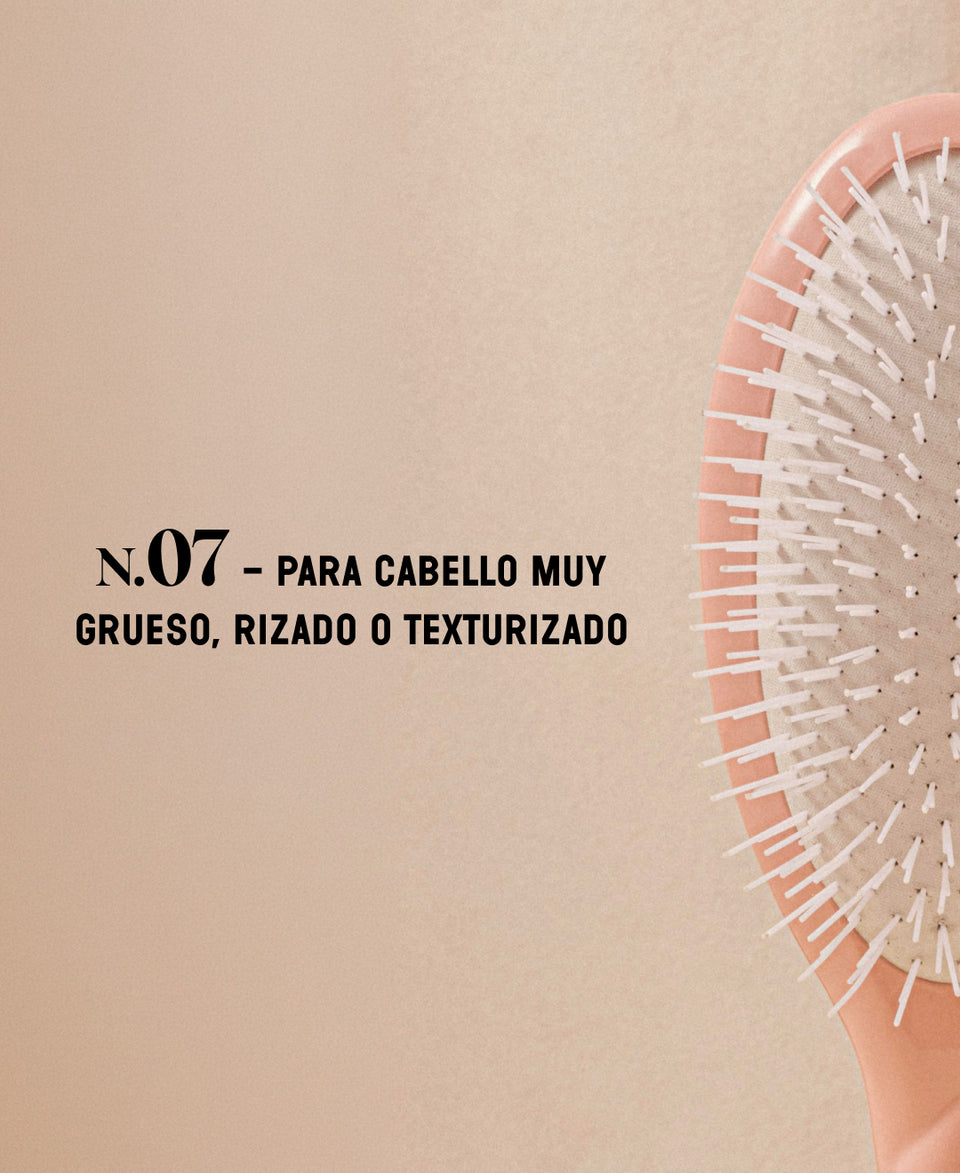 N.07 El Intenso Desenredante y Estimulante Cepillo rosa empolvado