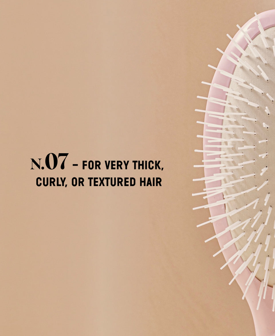 N.07 The Stimulating & Detangling HairBrush The Intense Lilac Pink
