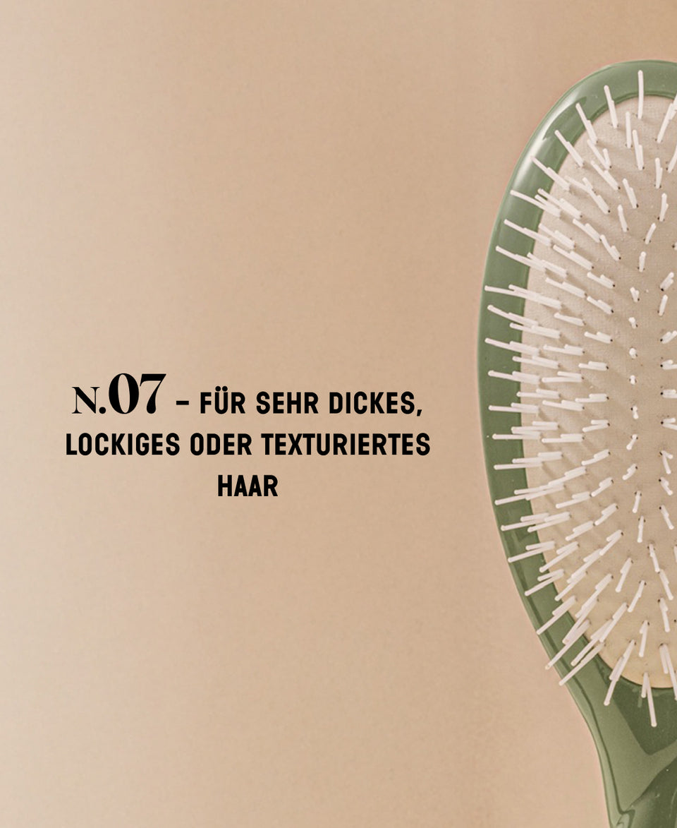 N.07 Die intensive mandelgrüne Entwirrungs- und Stimulationsbürste