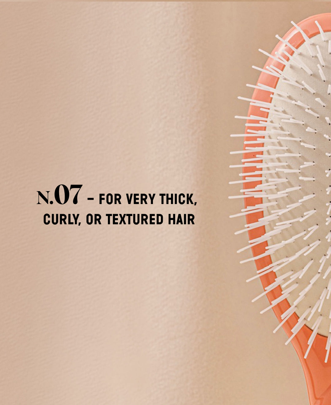 N.07 The Stimulating & Detangling HairBrush The Intense Coral