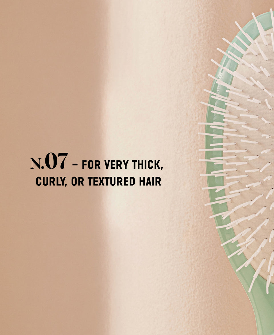 N.07 The Stimulating & Detangling HairBrush The Intense Lagoon Blue